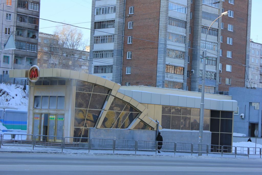 Нива новосибирск. Золотая Нива Новосибирск. Метро Новосибирск снаружи Золотая Нива. Золотая Нива метро с гаружи. Фото Золотая Нива Новосибирск.